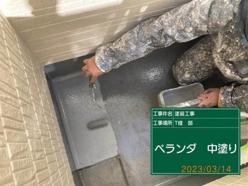 小平市ペイントプラスの小平市T様 施工例:塗装中のバルコニー