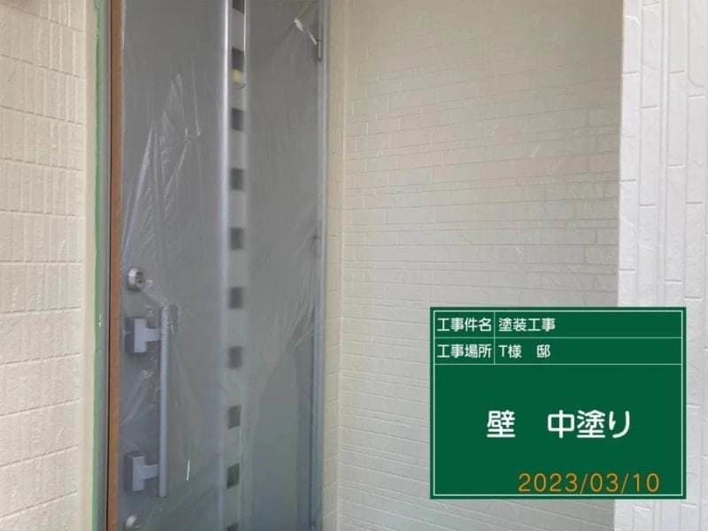 小平市ペイントプラスの小平市T様 施工例:塗装中の外壁
