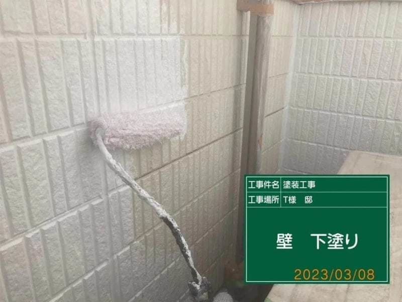 小平市ペイントプラスの小平市T様 施工例:塗装中の外壁