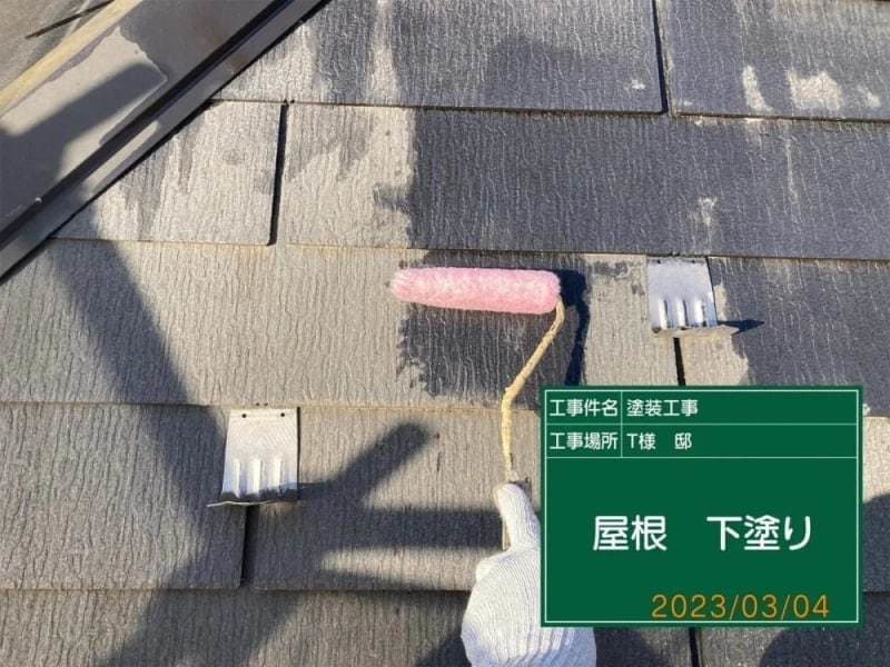小平市ペイントプラスの小平市T様 施工例:塗装中の屋根