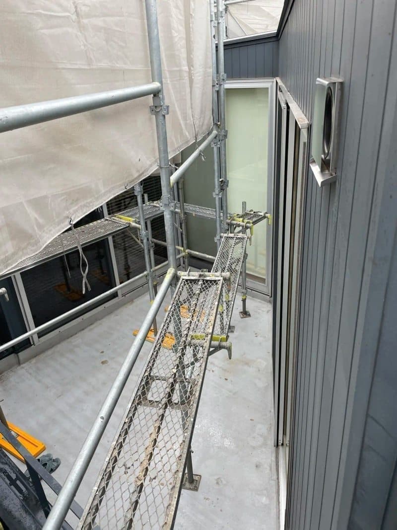 屋根外壁塗装 高圧洗浄中の外壁