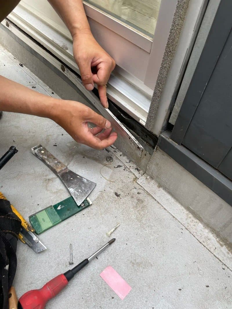 屋根外壁塗装 旧コーキング撤去