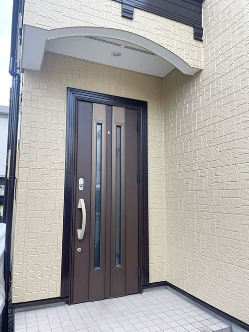 小平市ペイントプラスの小平市M様 施工例:玄関周り塗装完成