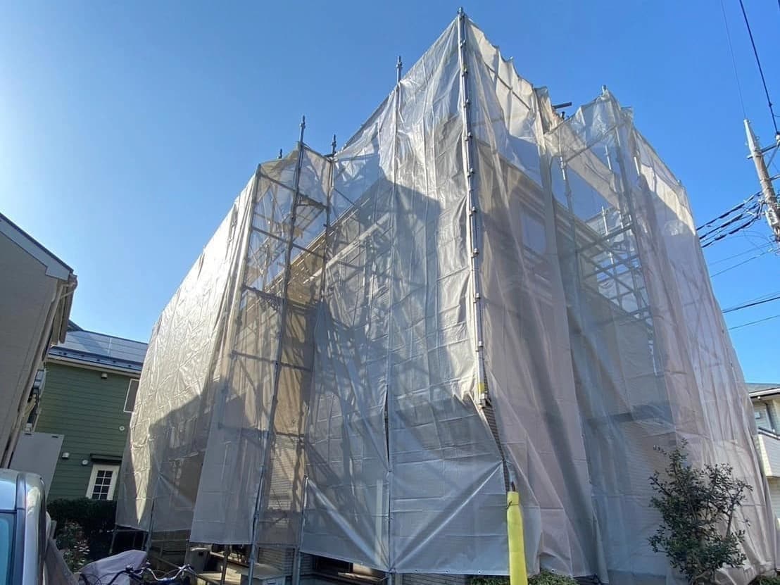 小平市ペイントプラス施工事例:小平市S様 養生シートで覆われた足場