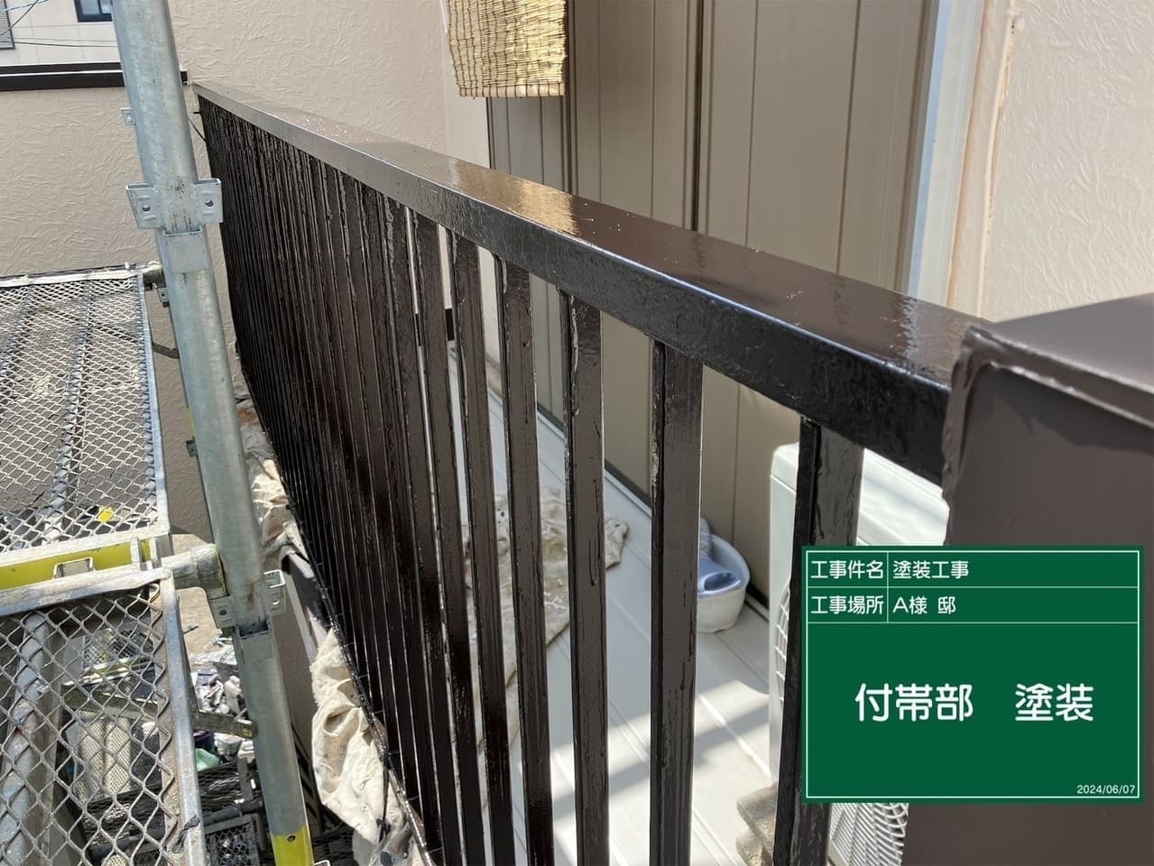 外壁塗装 クラック補修中の外壁