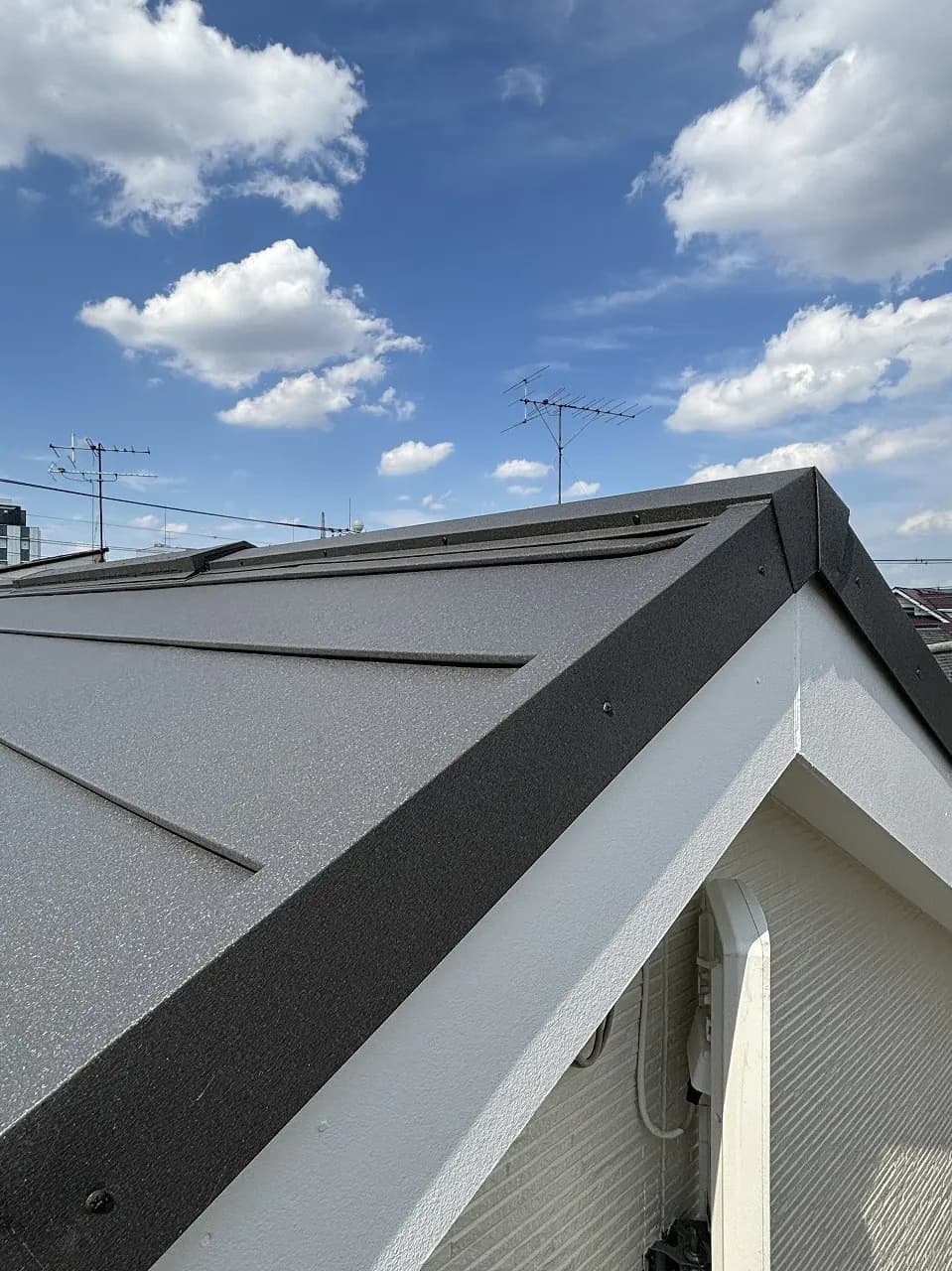 屋根工事 カバー工法が完了した屋根