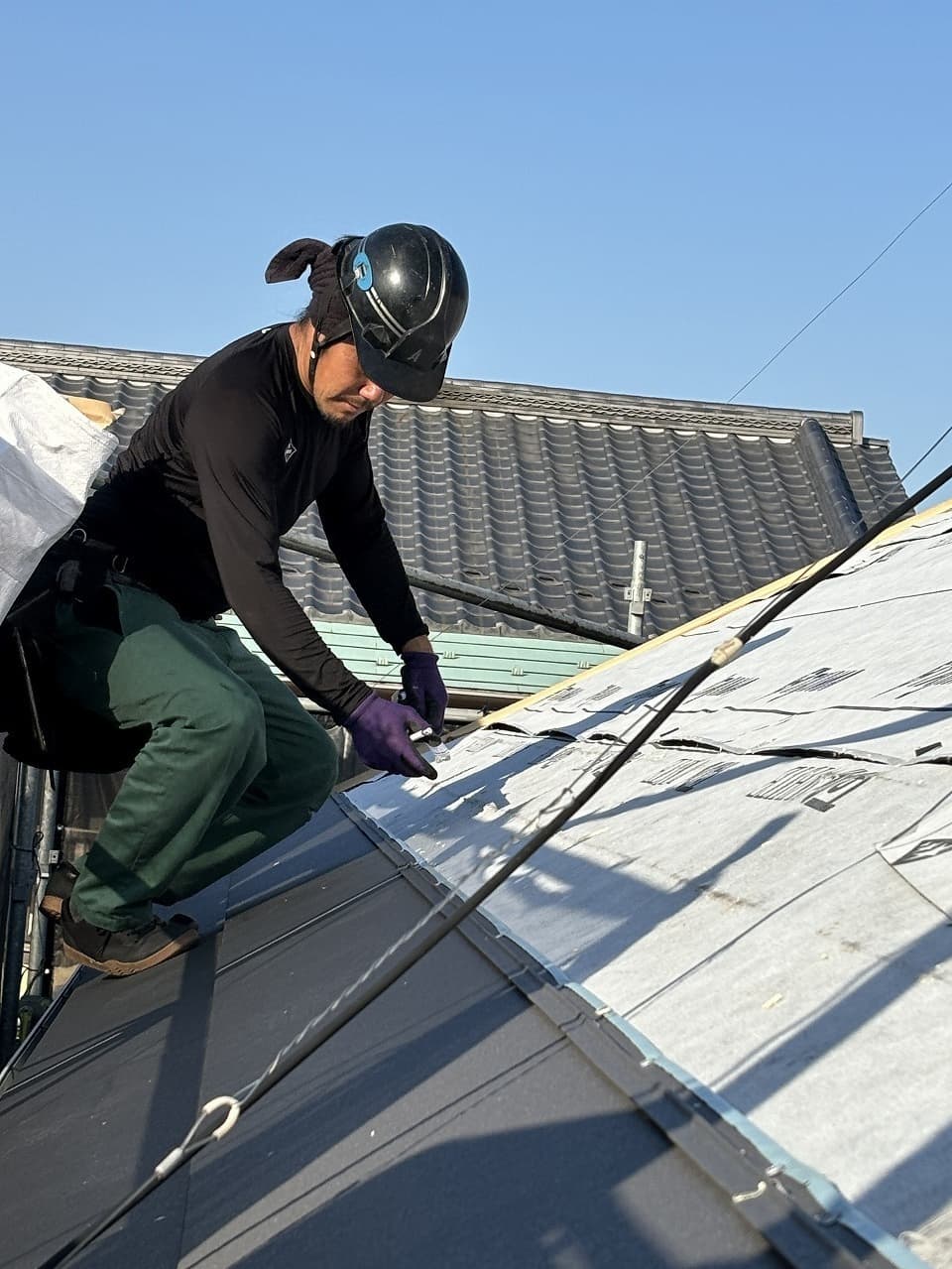 屋根工事 カバー工法中の屋根