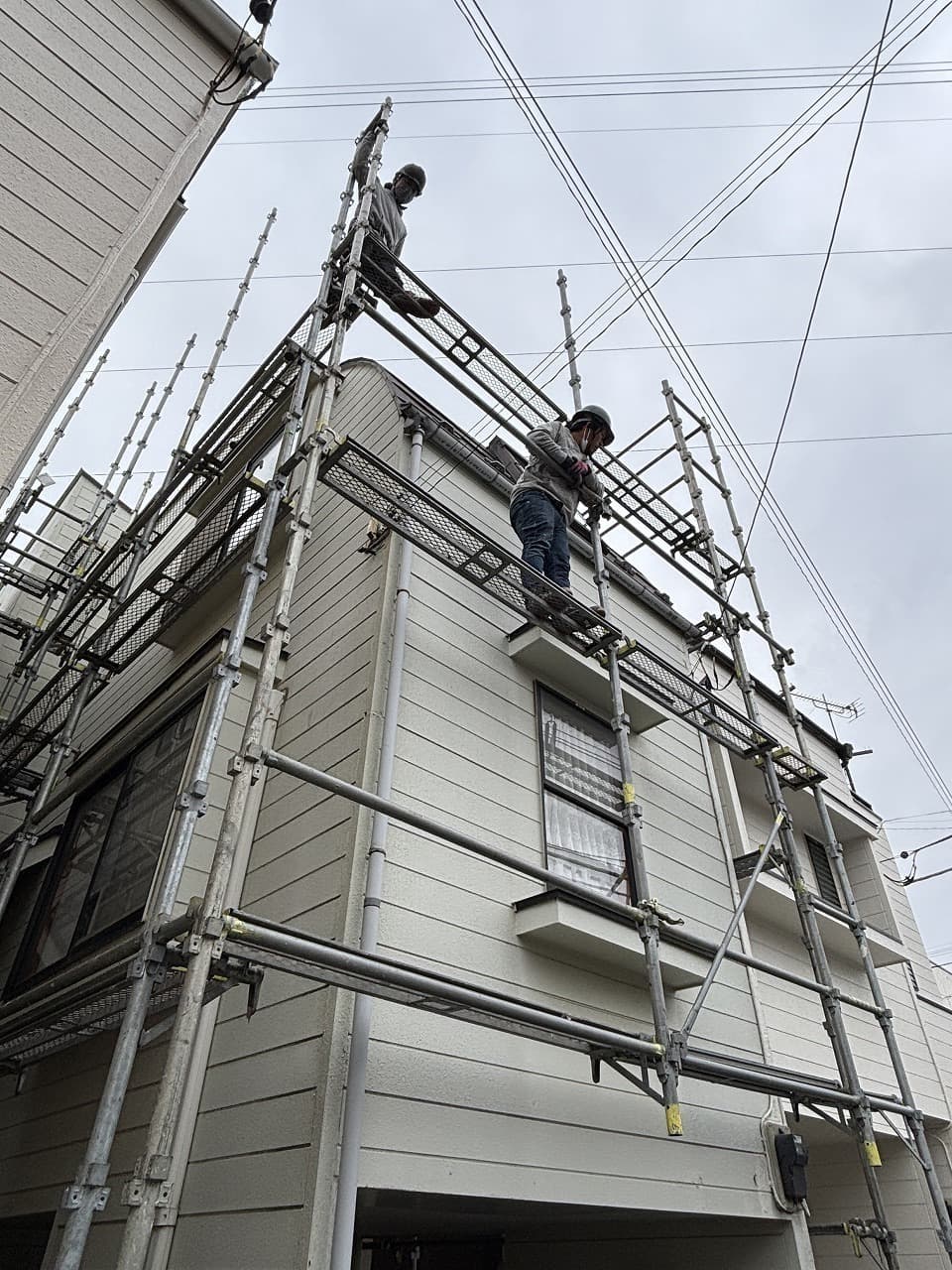 屋根塗装外壁塗装 足場組立